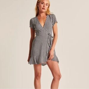 Abercrombie & Fitch black and white gingham wrap dress. L dress